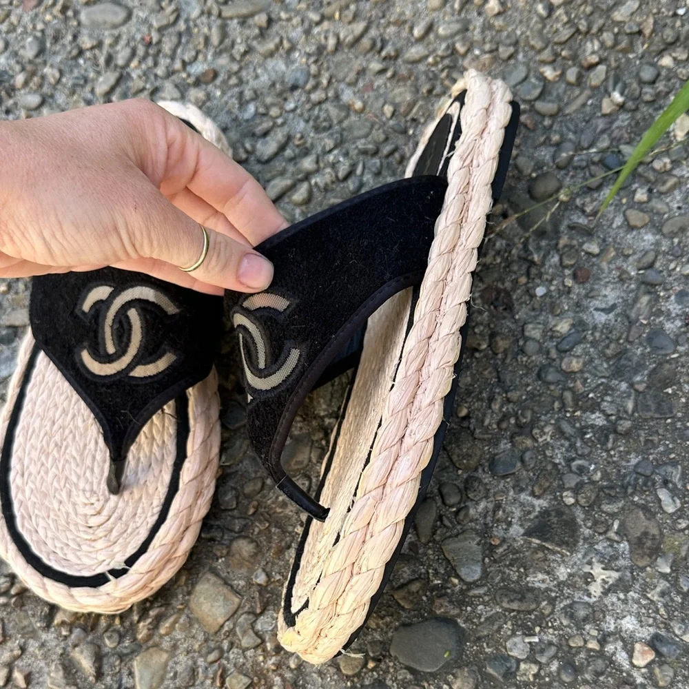 CHANEL Black Suede Logo Thong Espadrille Sandals - Picture 6 of 7